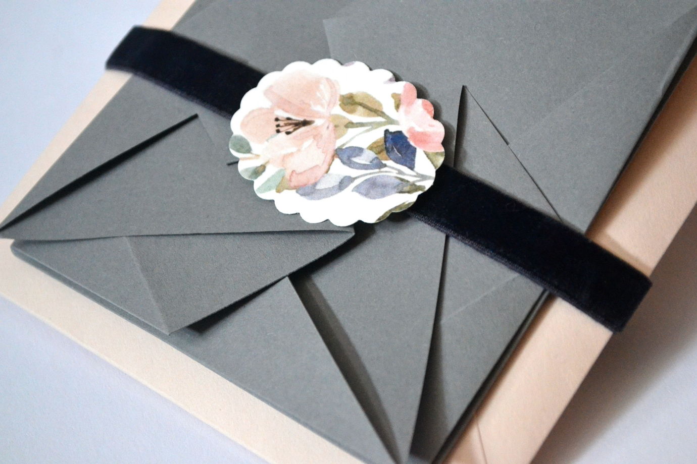 Пригласительные в конвертах оригами