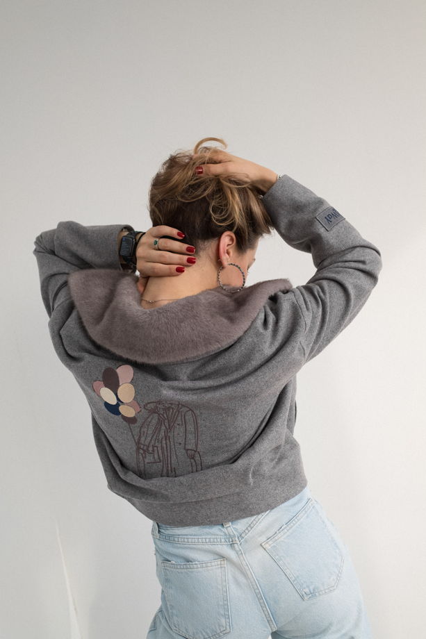 Фланелевое полупальто-косуха "БЭТ" светло-серого цвета с вышивкой