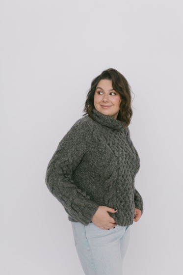 Серый женский свитер из шерсти яка, связан вручную