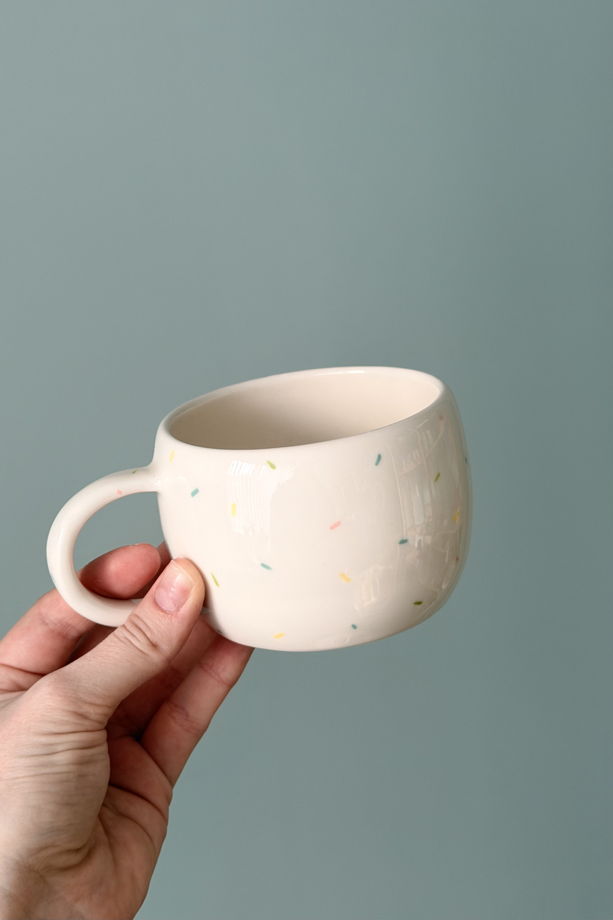 Чашка белая ручной работы с росписью, "Леденцы"