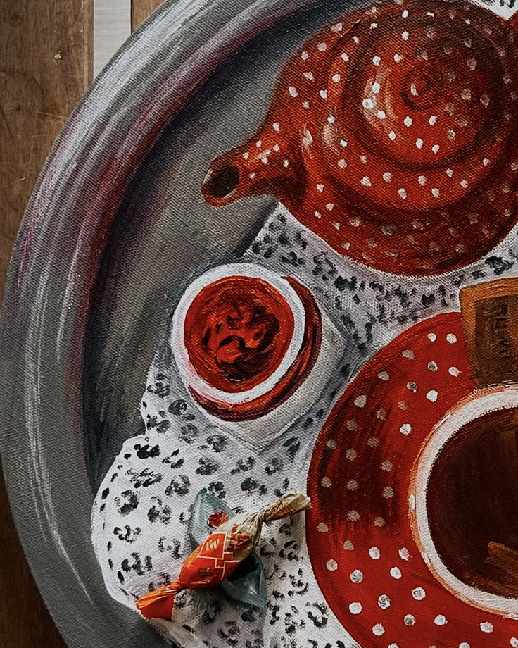 Картина.  Круглый красный сервиз