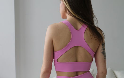 Удлинённый топ со средней поддержкой груди из эластичной ткани в цвете Pink
