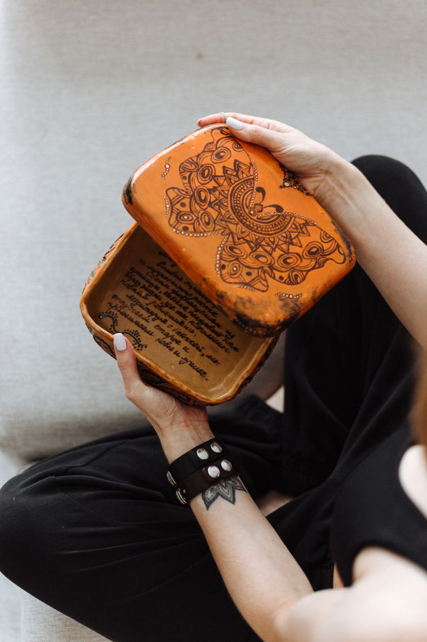 Уникальная шкатулка «Бабочка» из керамики ручной работы.
