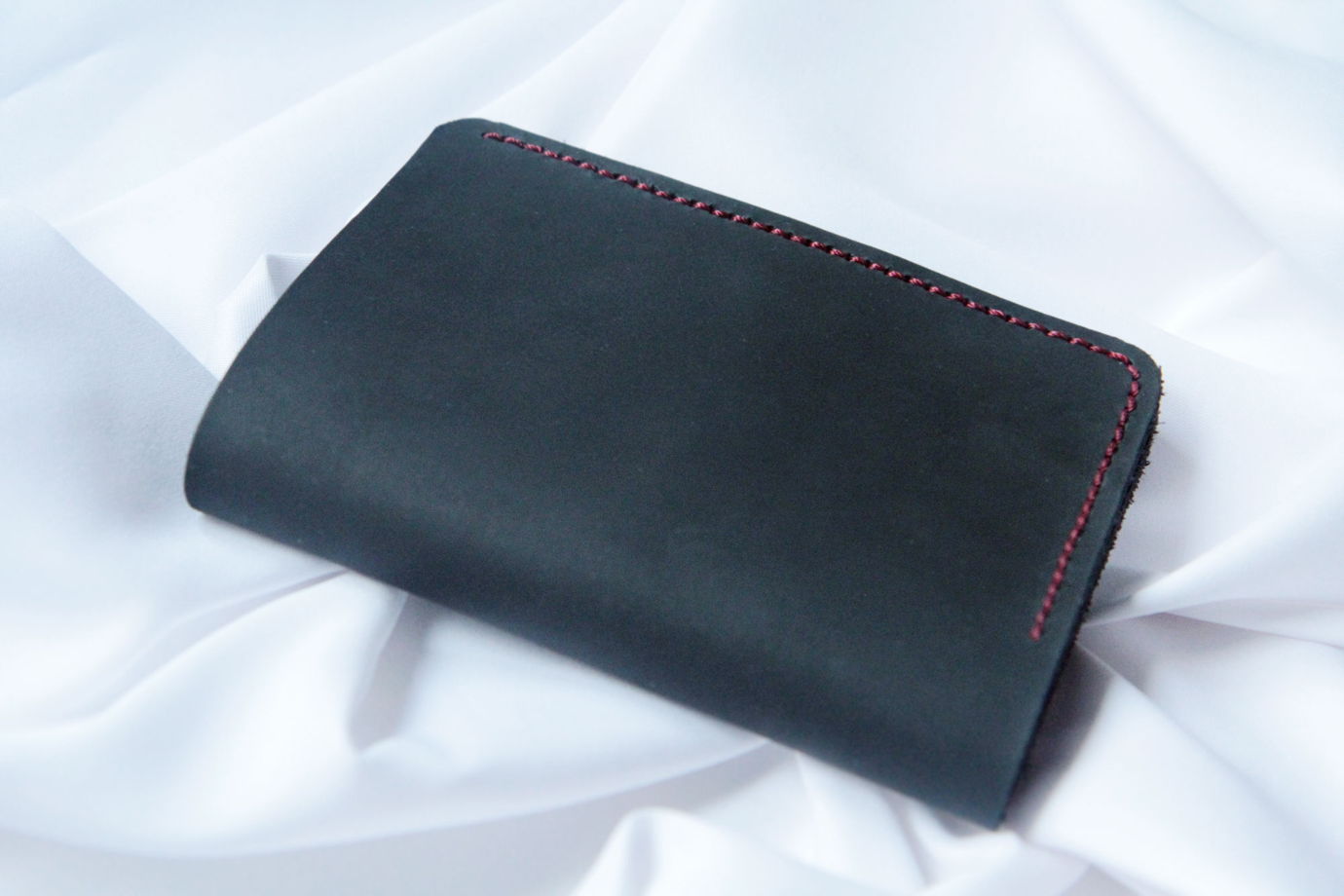Черное портмоне для паспорта и документов из мягкой натуральной кожи ручной работы Wild Village