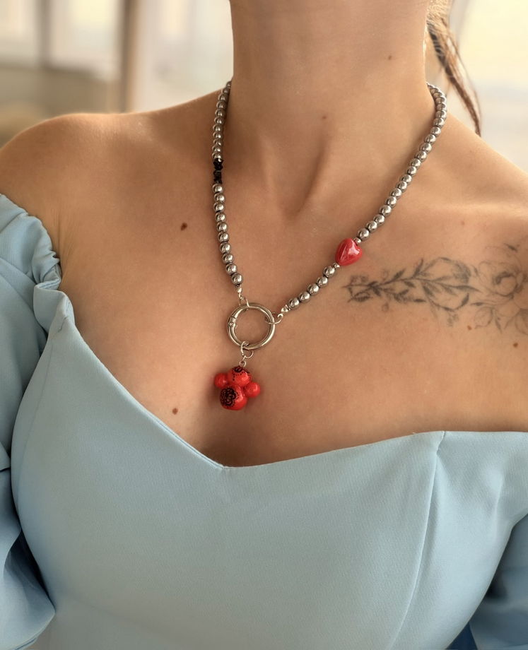 Колье ручной работы из гематита и алмазного стекла «Как ни крути»