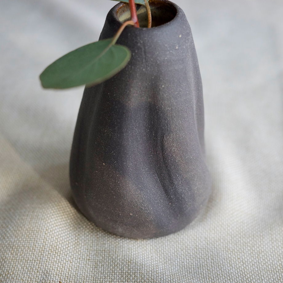 Ваза керамическая ручной работы маленькая "Вулкан"