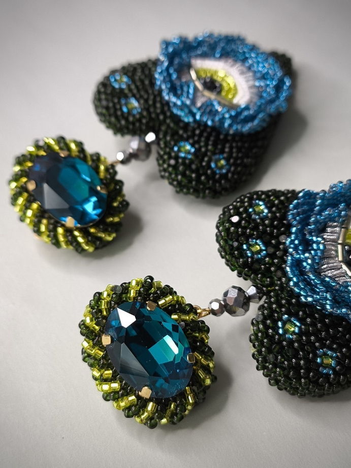 Серьги из бисера Глаза в цветах