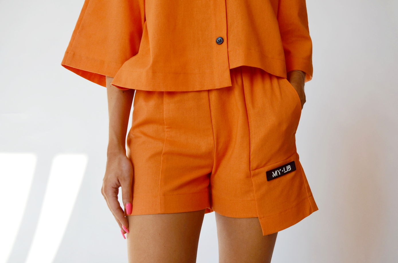 Льняной костюм ROYAL блуза и шорты в цвете апельсин
