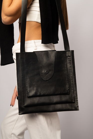 Черная кожаная сумка с тремя карманами на длинном ремешке ручной работы