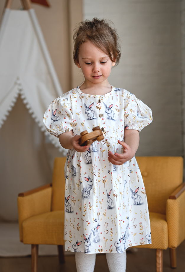 Летнее хлопковое платье для девочки с зайчиками
