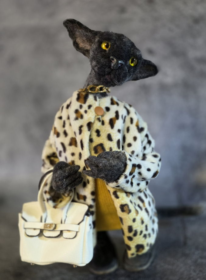 Интерьерная войлочная игрушка "Кошечка Анфиса"