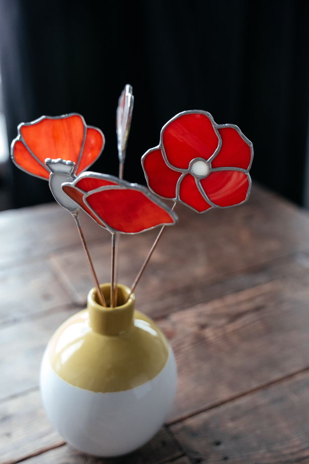 Букет маков из стекла в технике Тиффани