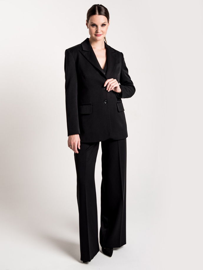 Приталенный жакет из костюмной вискозы