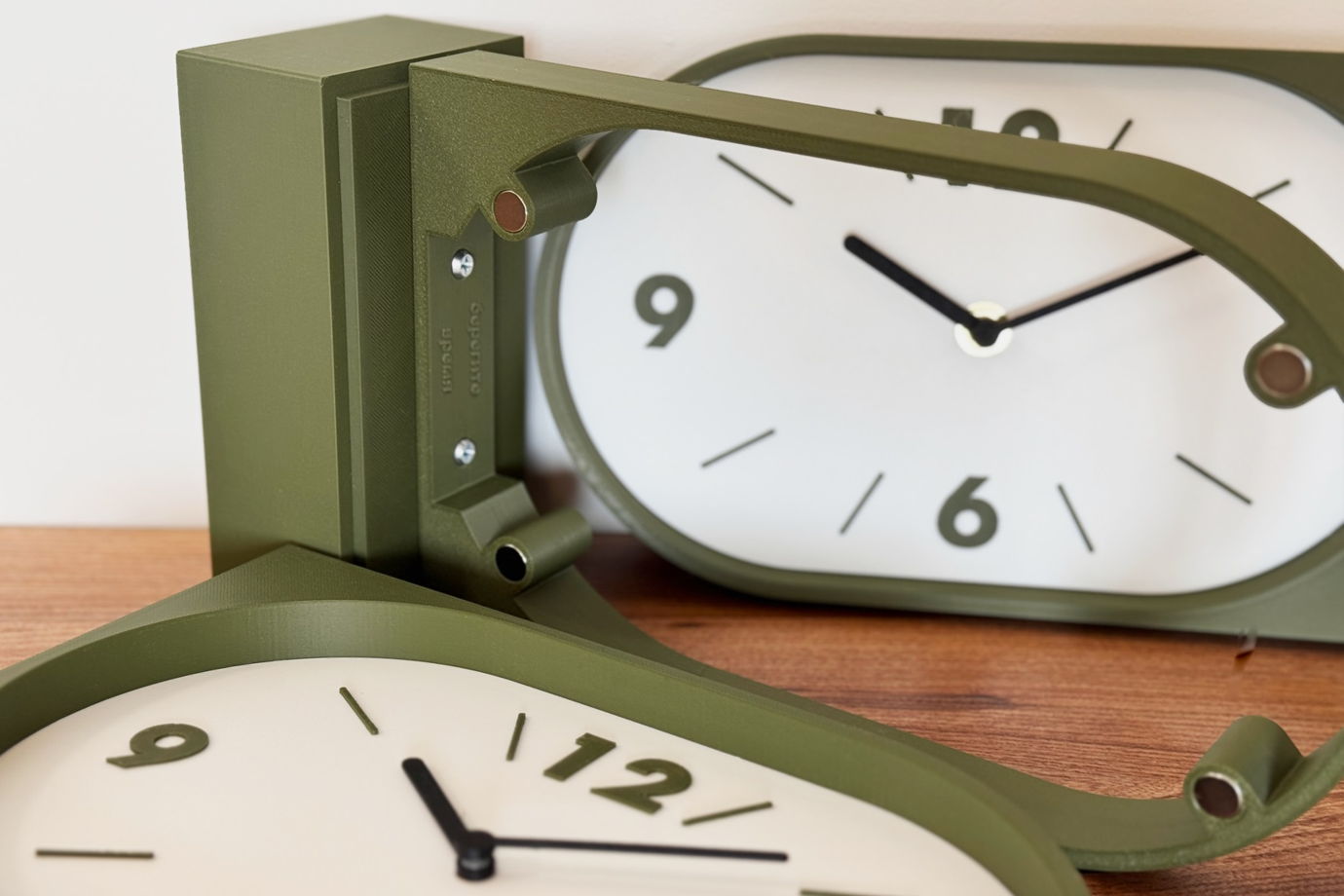 Настенные двусторонние часы, оливковые