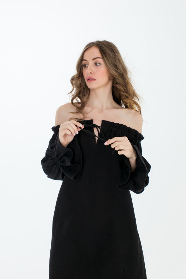 Платье с открытыми плечами в чёрном цвете из хлопка муслина