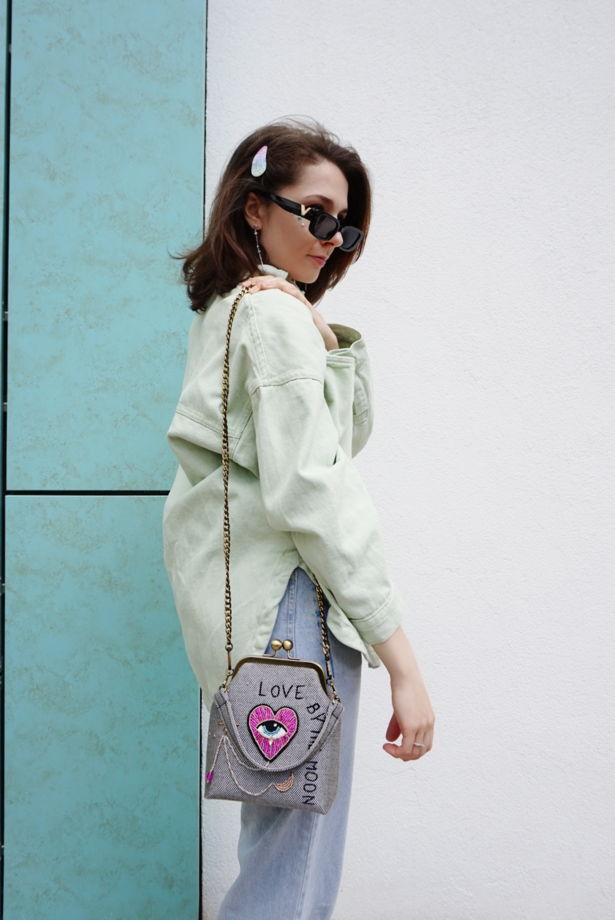 Женская сумочка с фермуаром и бисерной вышивкой "Любовь и Луна"