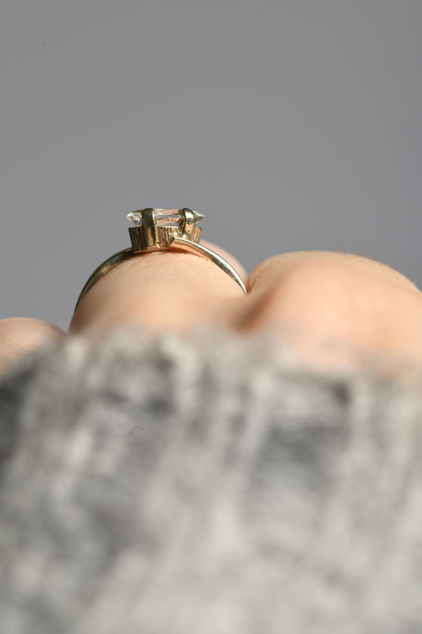 Кольцо из золота с сапфиром