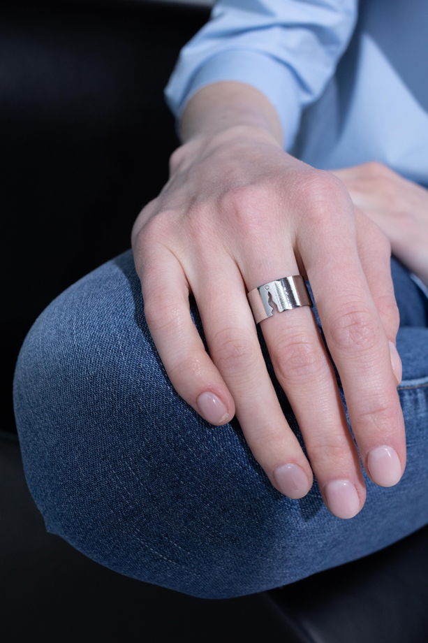 Разлом - кольцо из серебра с бриллиантом
