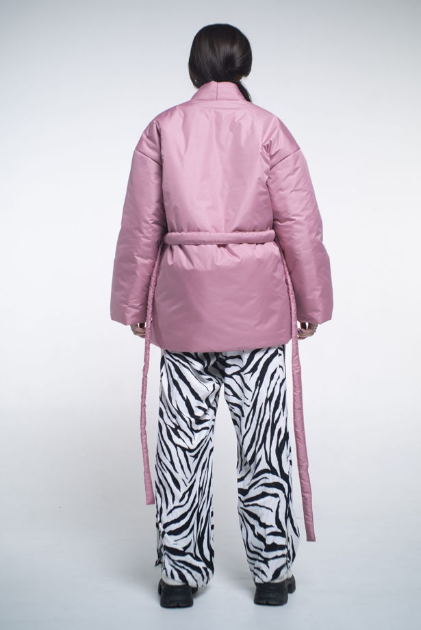 Короткий пуховик-кимоно розовый