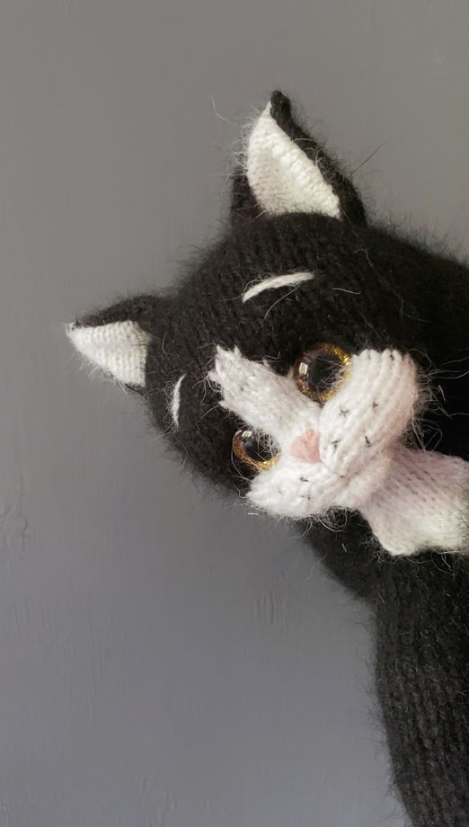 Вязаная игрушка реалистичный кот на заказ