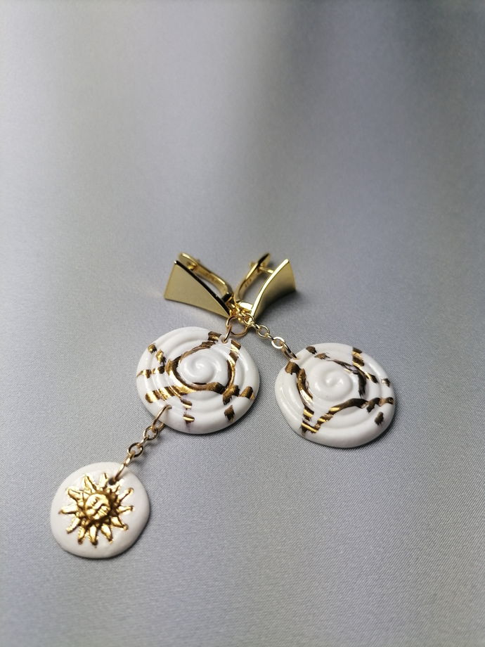 Серьги треугольники с подвеской Азия-Солнце