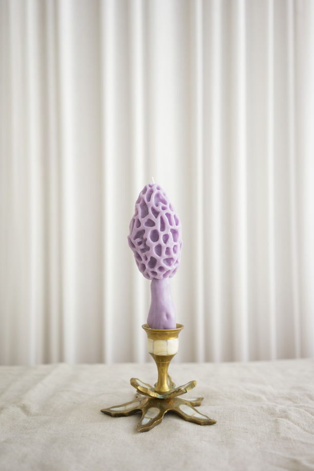 Столовая свеча ручной работы "Сморчок" цвет лиловый
