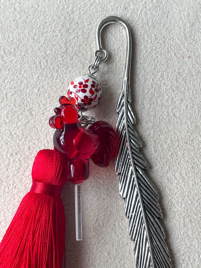 Закладка для книги с красной кисточкой с петушком