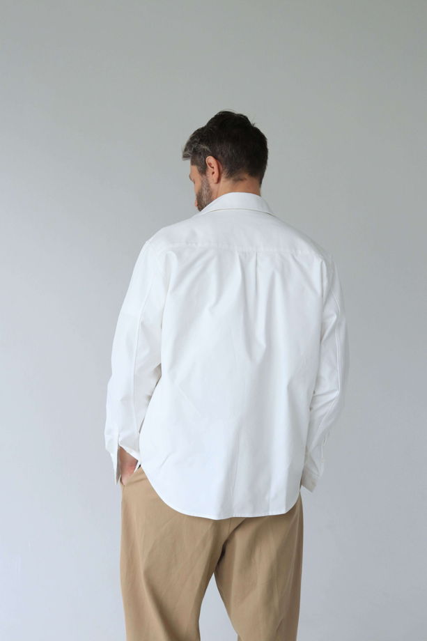 Белая мужская рубашка из плотного хлопка