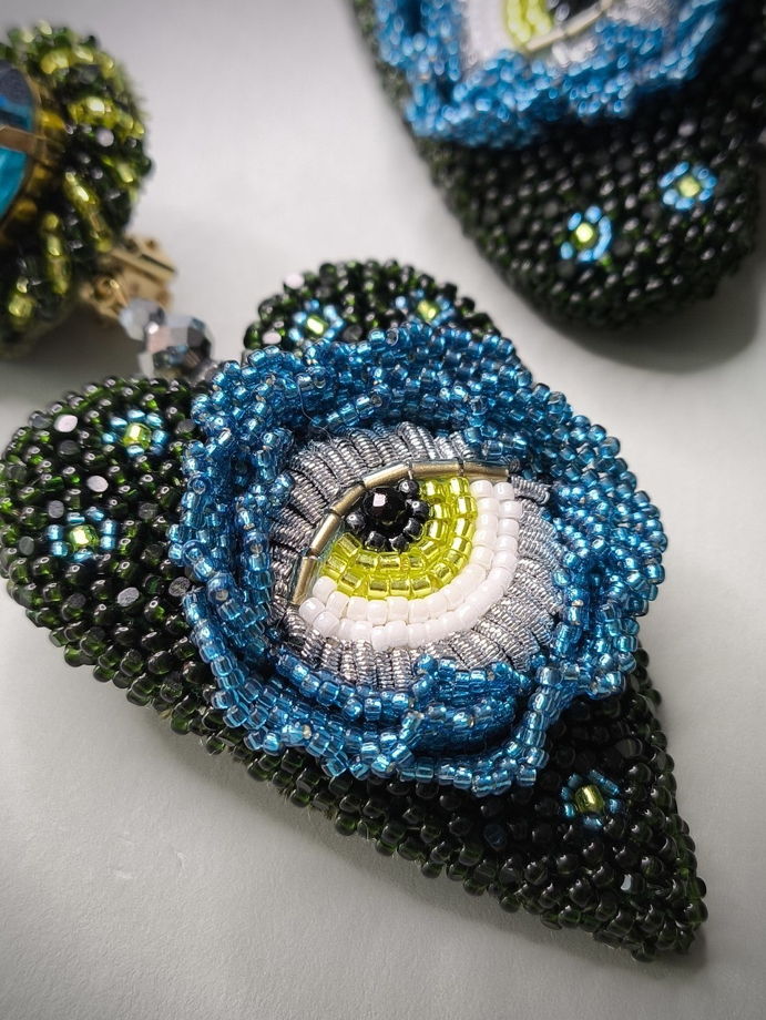 Серьги из бисера Глаза в цветах