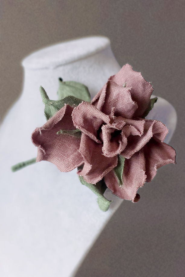 Брошь цветок  ручной работы из натурального льна.