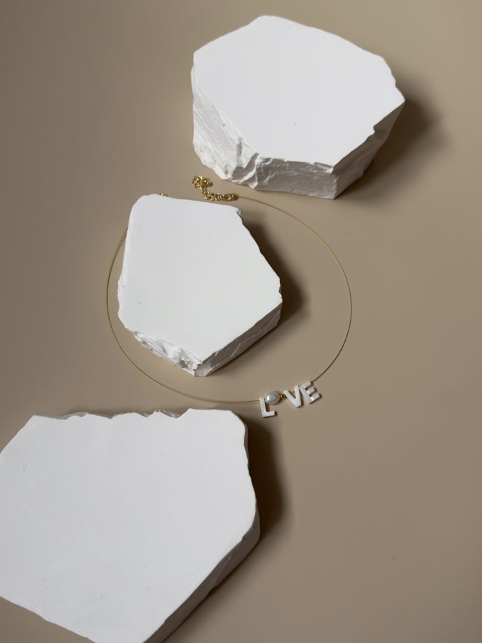 чокер [ LoVE ] c барочным жемчугом и перламутром