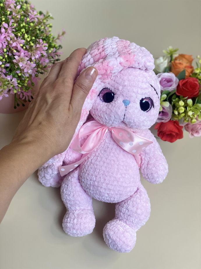 Вязаная игрушка вязаная зайка в шапочке