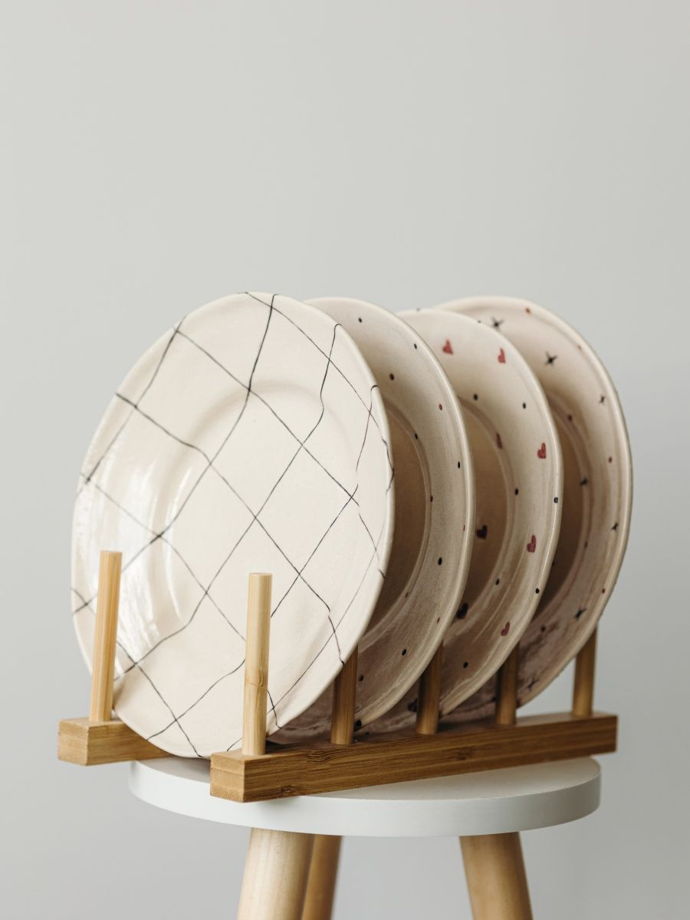 Плоская керамическая тарелка "Многоточие", диаметр 21 см
