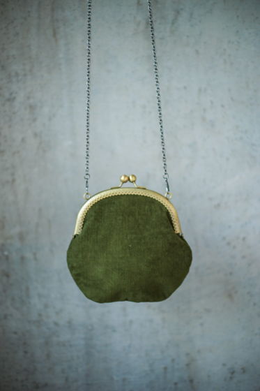 Женская сумка из вельвета болотного цвета