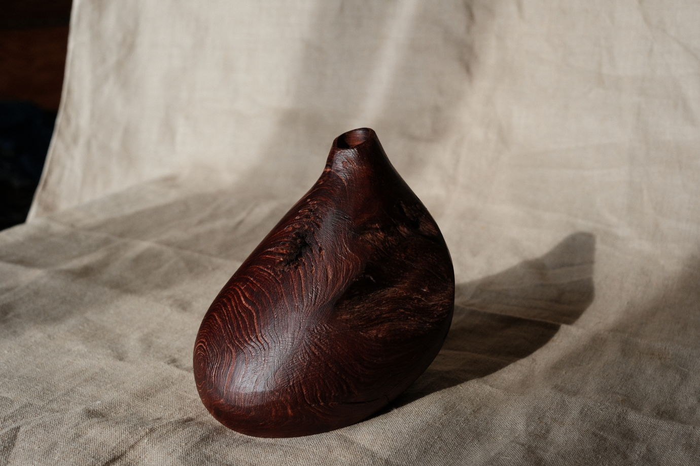 Ваза интересная из туевого можжевельника