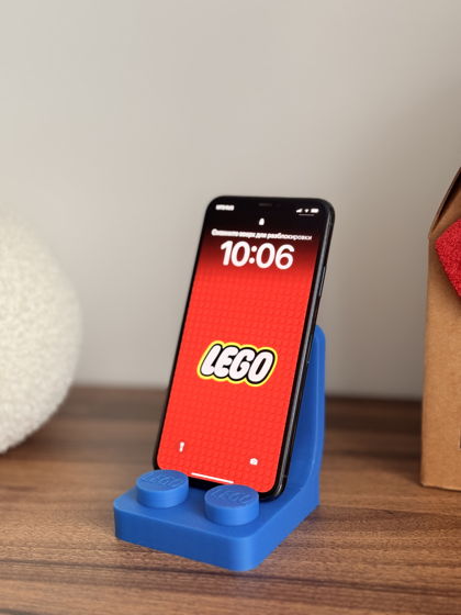 Подставка для телефона «Lego».