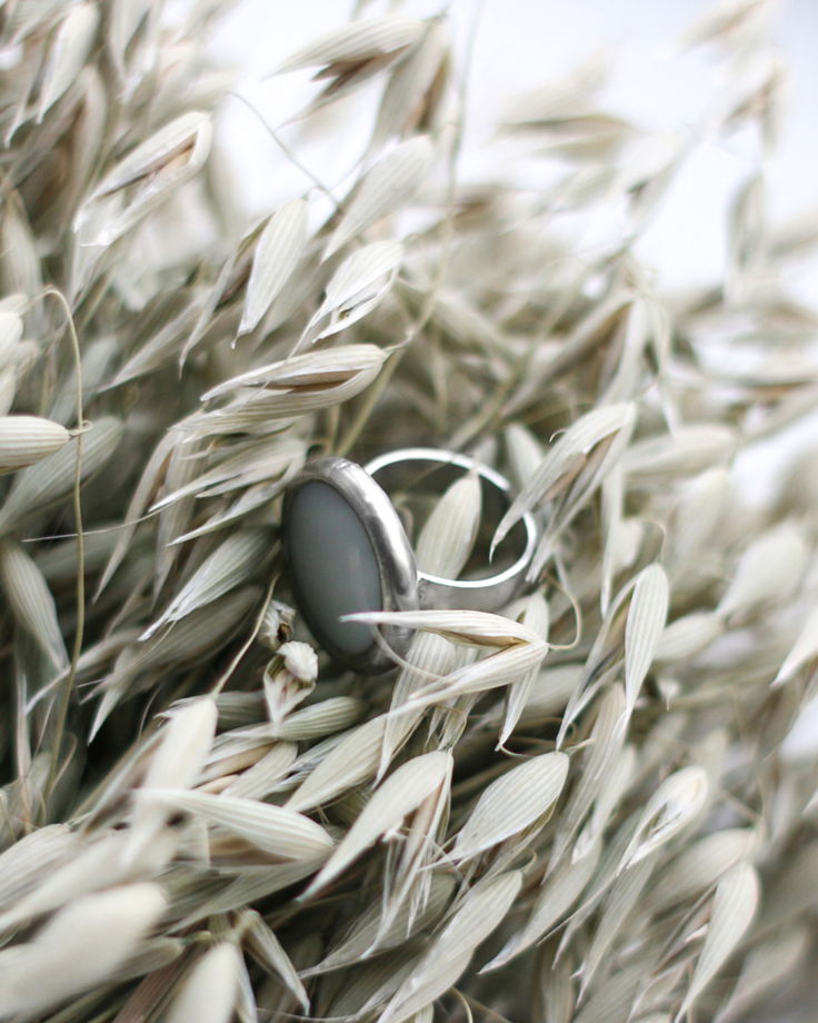 Безразмерное кольцо "Круг" в белом цвете