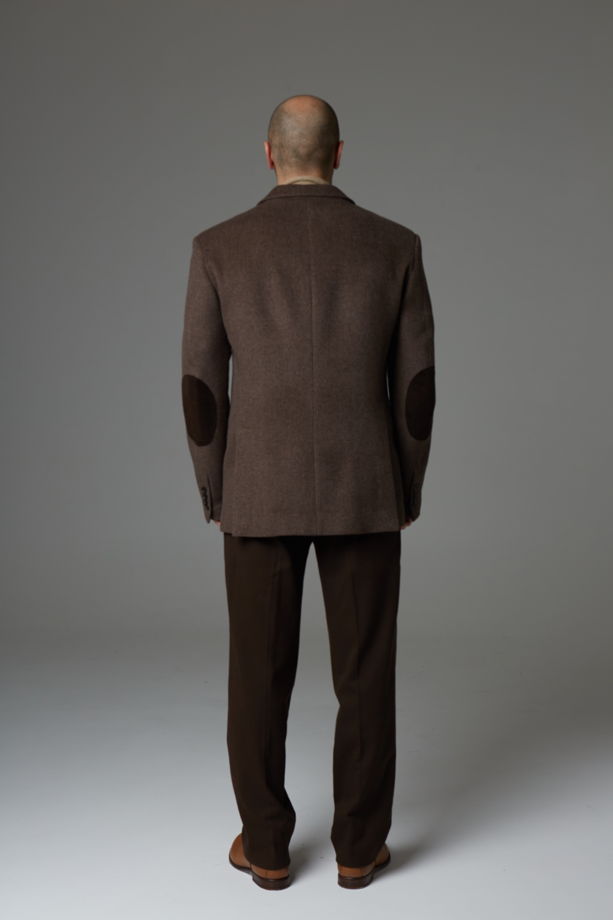 Мужской пиджак коричневого цвета
