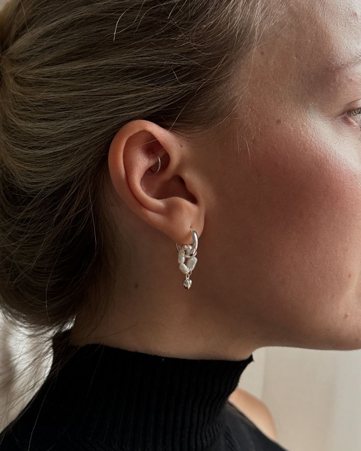 Серьги из серебра с подвесом из жемчуга