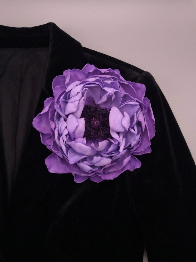 Большая брошь-пион в фиолетовых оттенках из фоамирана