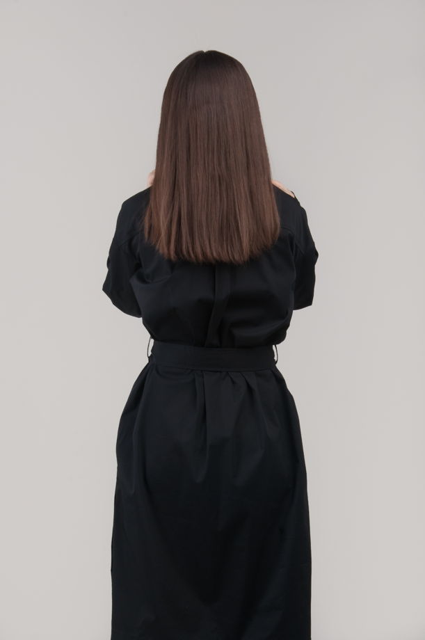 Универсальное хлопковое платье-рубашка черного цвета.