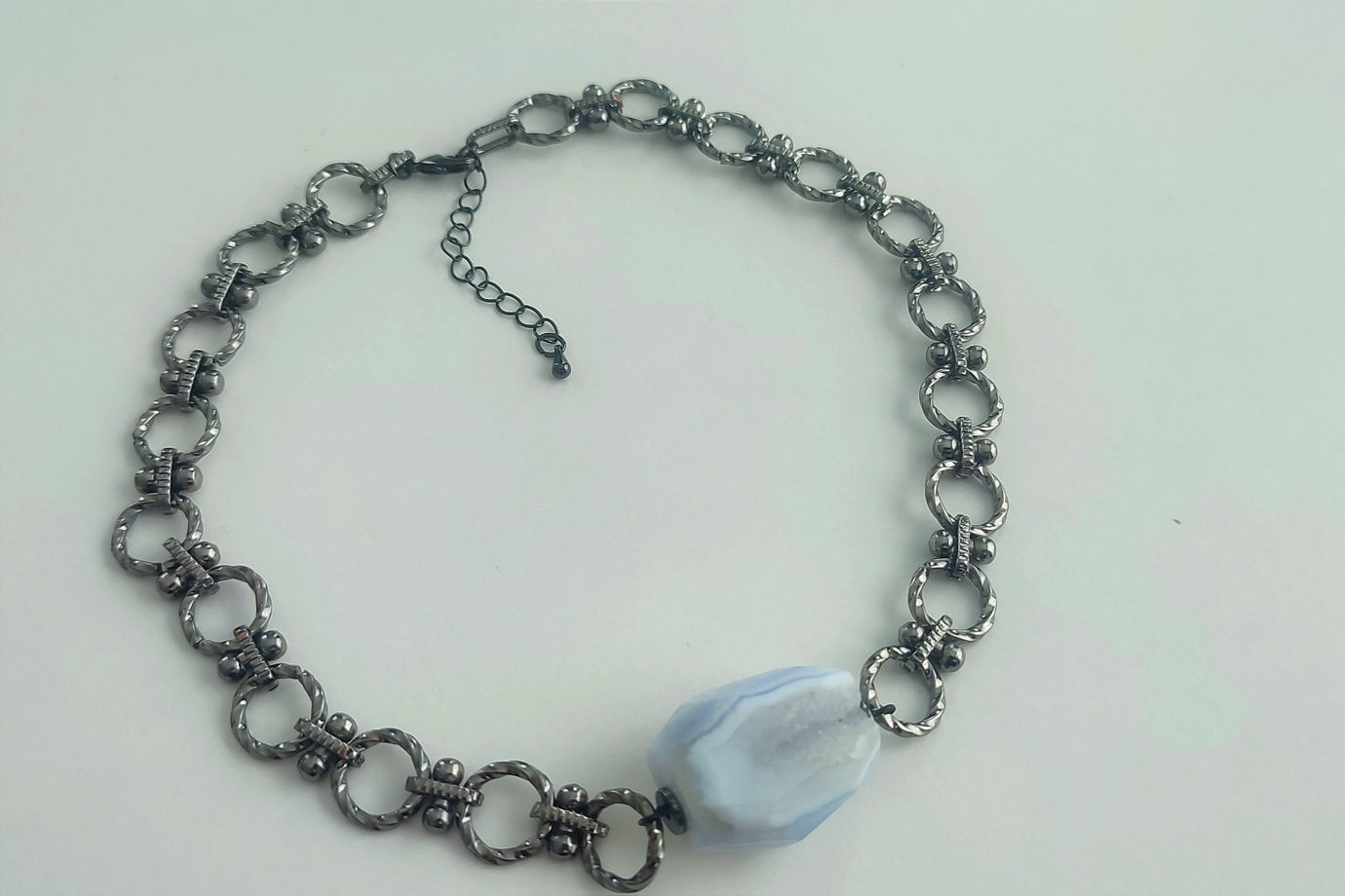 Чокер с камнем сапфирин