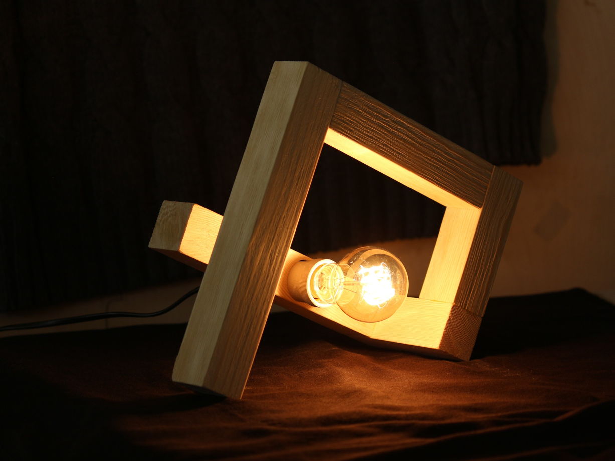 Деревянный настольный светильник ручной работы "Geometry" светлый