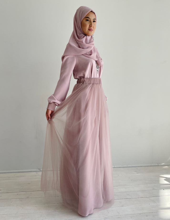 Пыльно розовое длинное платье с юбкой
