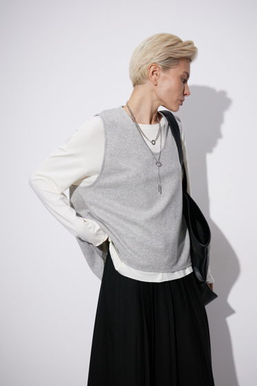 Серый шерстяной жилет