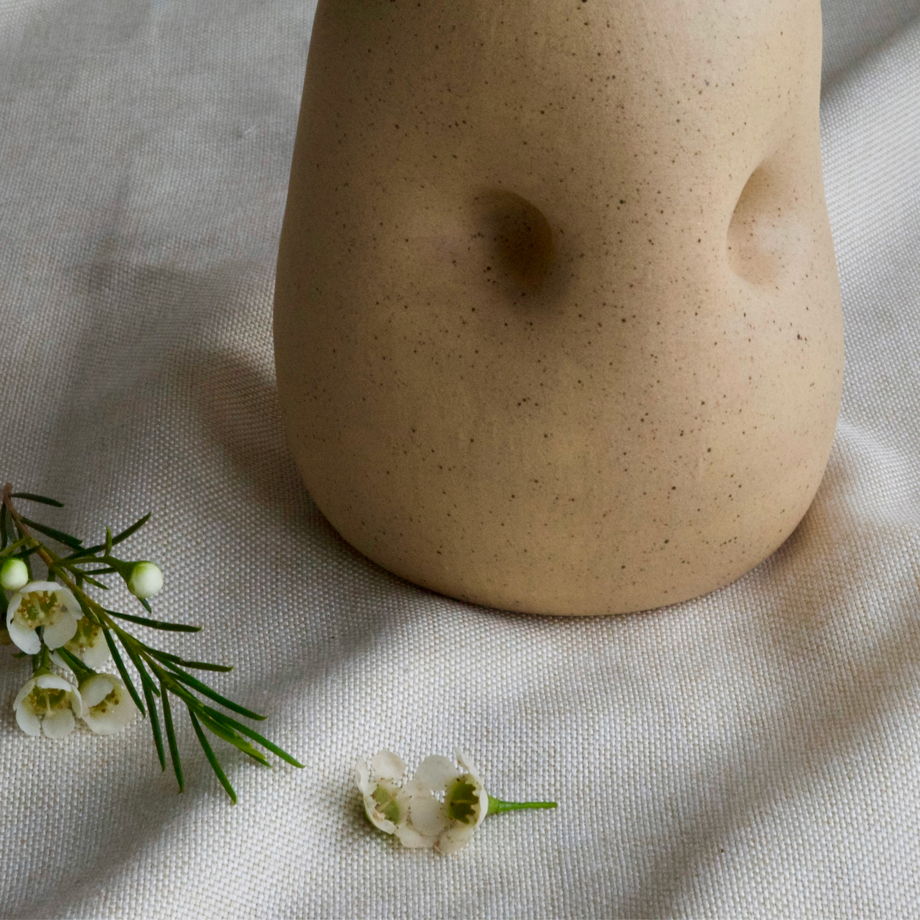 Ваза-бутылка бежевая ручной работы "Песок"