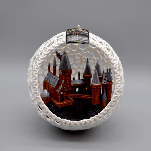 Ажурный шар  с подсветкой, серия  "Гарри Поттер" - "Хогвартс" (12 см, белый)