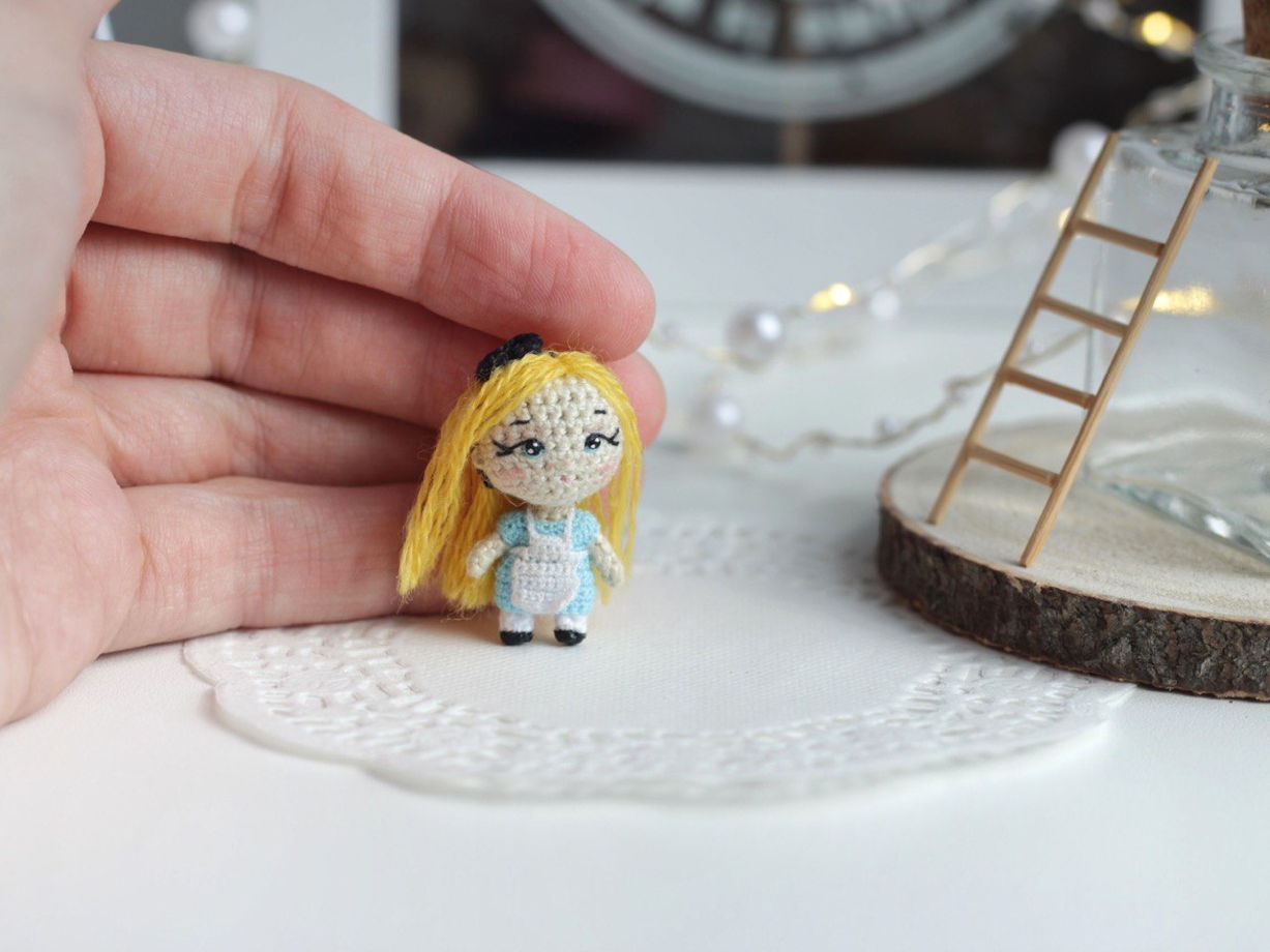 Алиса в стране чудес миниатюрная кукла
