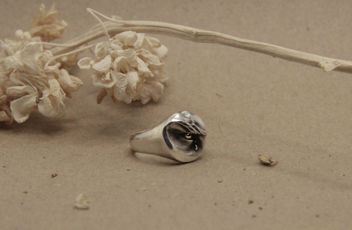Эстетичное кольцо ручной работы из серебра "Падший ангел"