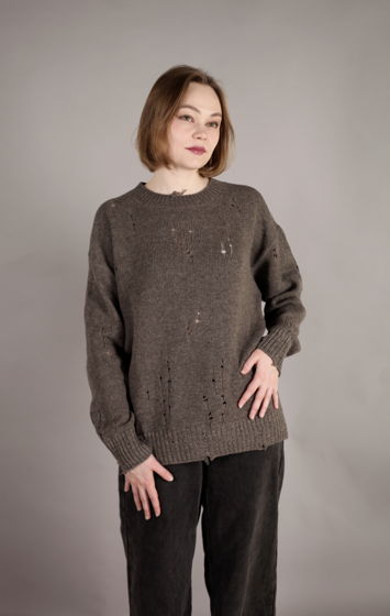 Джемпер с дырочками